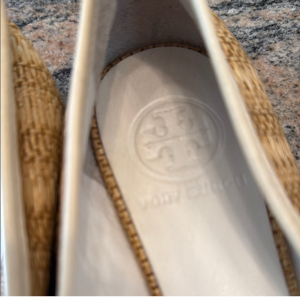 Tory Burch Tan and White Flats with Logo Medallion - Picture 3 of 6